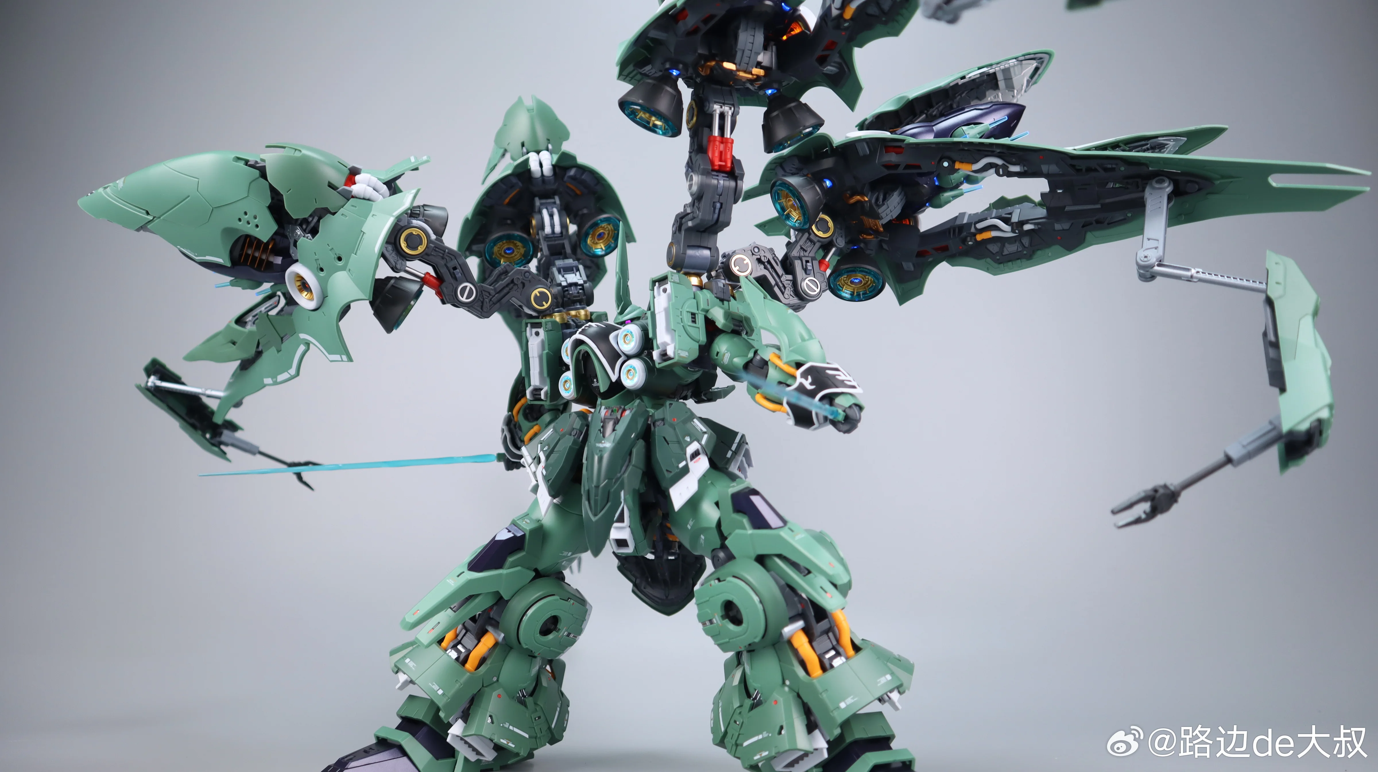 متوفر NZ-666 Kshatriya محور نموذج يعمل أوسريس المهيمن الجوي 1/100 MG Mecha LED طقم الإضاءة تجميع أطقم منمذجة لعبة