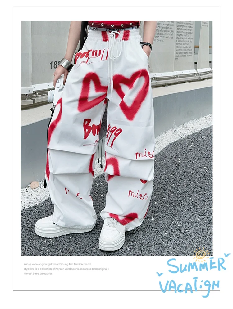 Kinder Hip-Hop Modehose mit Kordelzug und Zeichnungen für Teenager-Mädchen Coole Y2K Streetwear-Hose mit Herz-Graffiti 5-14 Jahre – Detail 2