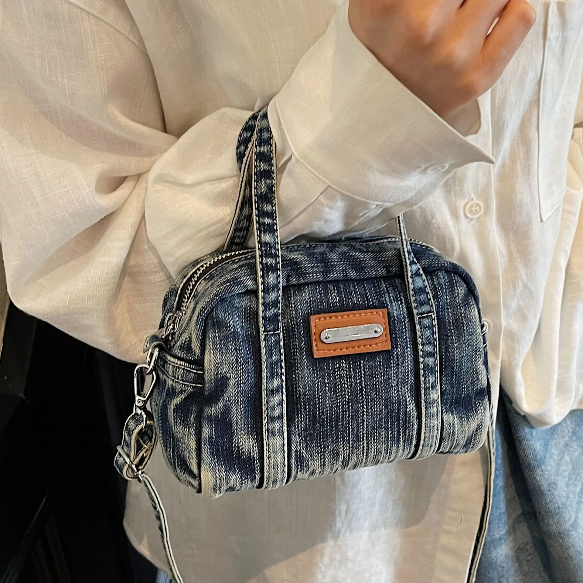 

​​2025 Summer Denim Shoulder Bag Women Fashion Large Capacity Crossbody Shell Bag Casual Commuter Tote Purse​
