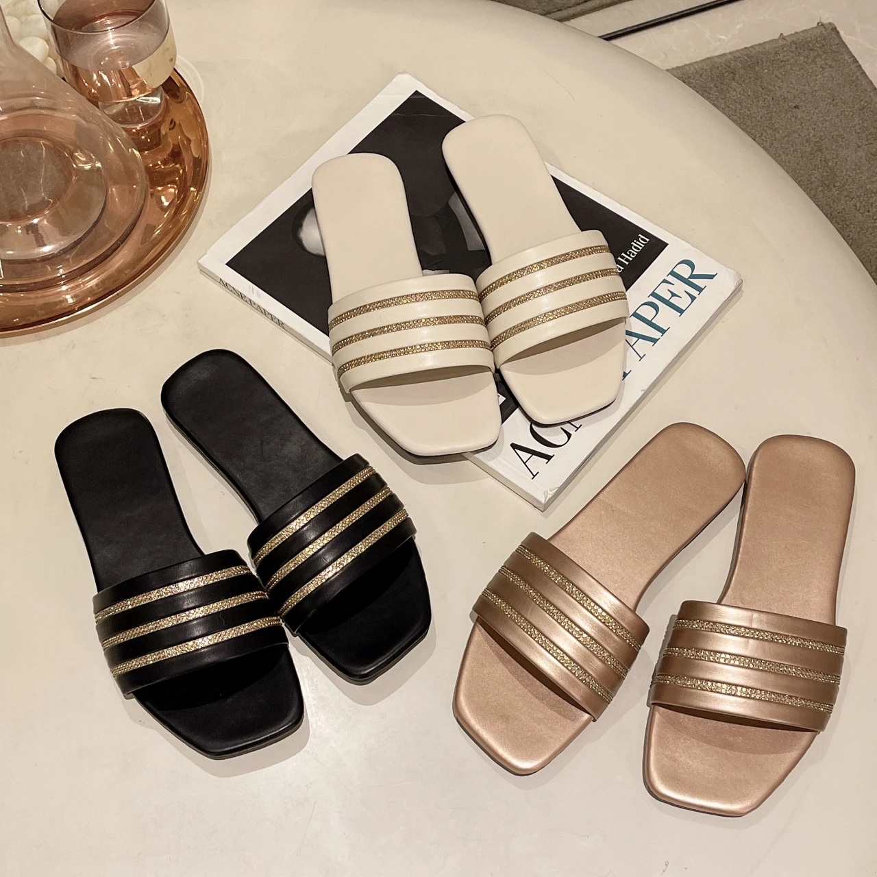 2023 Summer Flats Women White Black Fashion Silp-On Slippers Outdoor Hot Beach Flip Flops Sandals For Women Casual Shoes Ladies