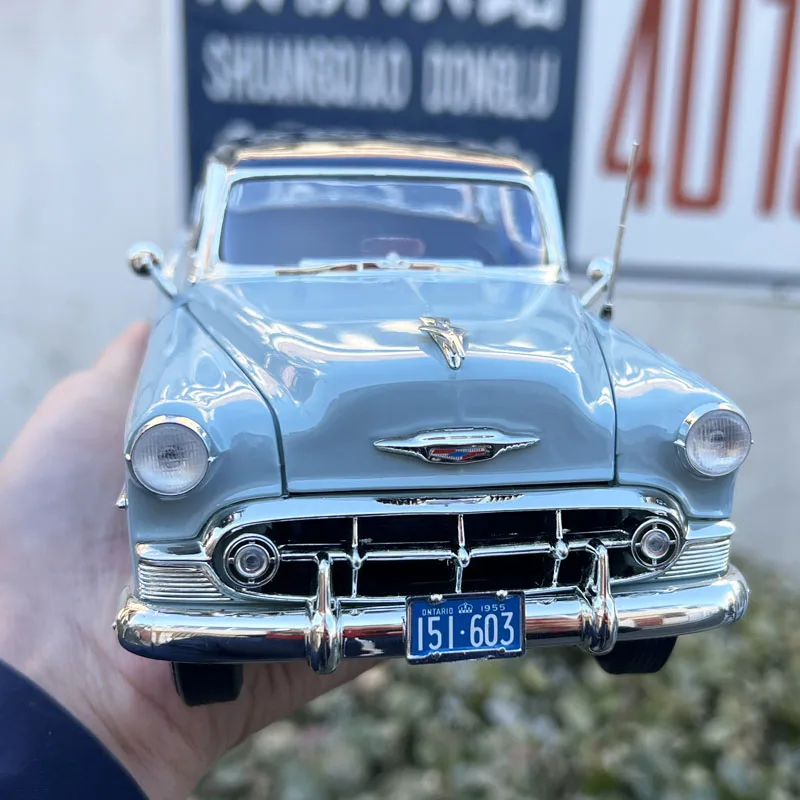 1953 Chevrolet Bel Air 1:18 Diecast Model Car Replica
