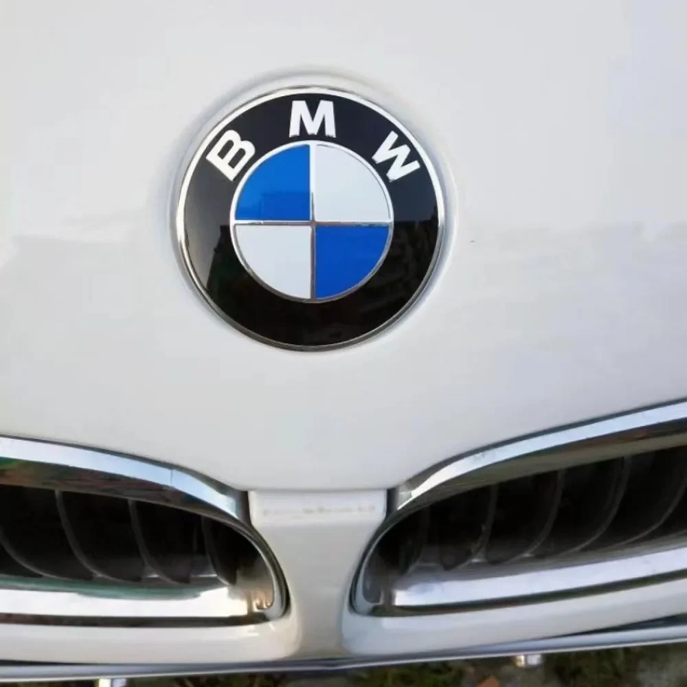 Emblema de capó delantero para BMW Race Track, insignia trasera, logotipo blanco y negro, 82mm, 74mm