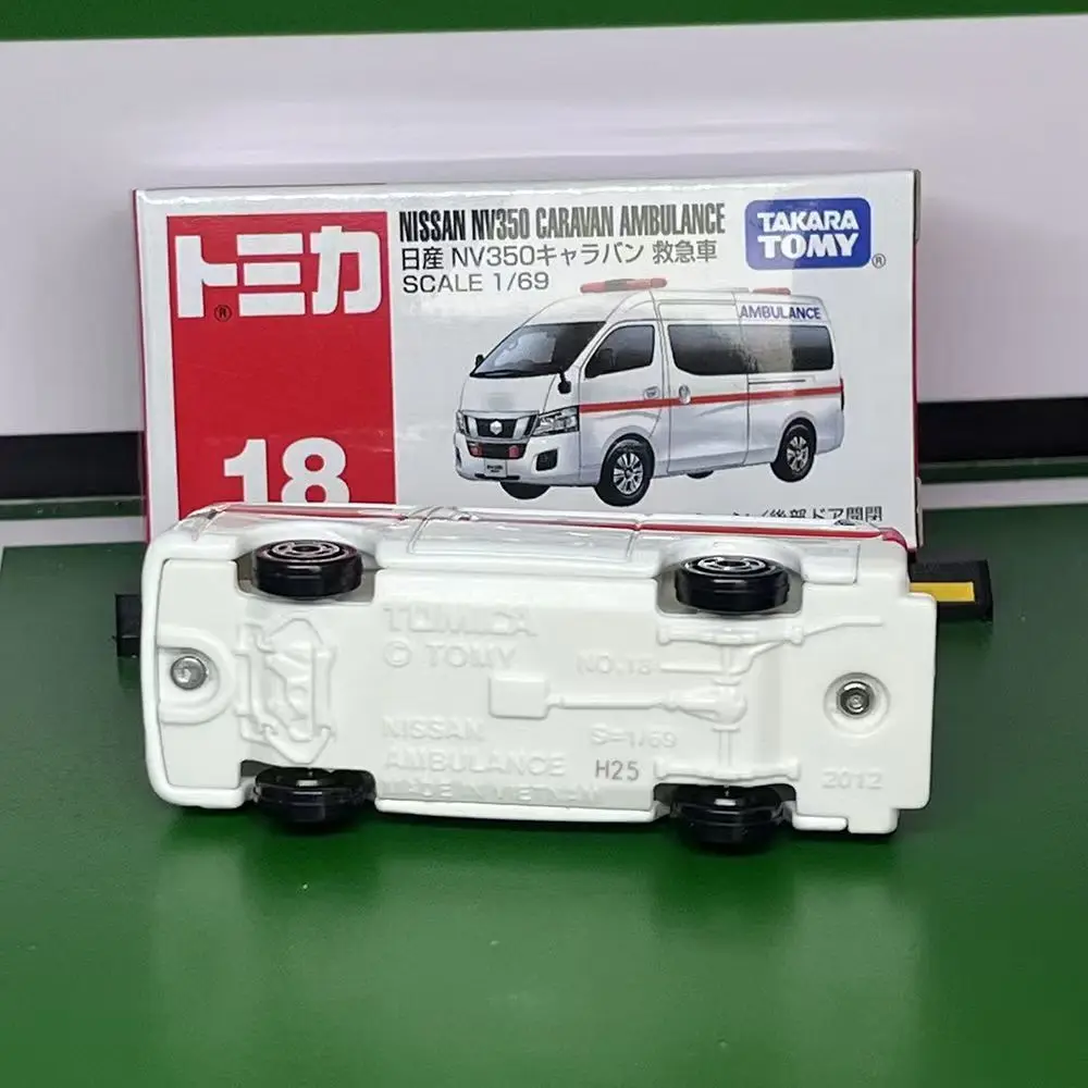 다카라 토미 토미카 닛산 구급차 합금 자동차 모델 레드 화이트 박스 18 미니 다이캐스트 차량 장난감 어린이 및 성인용