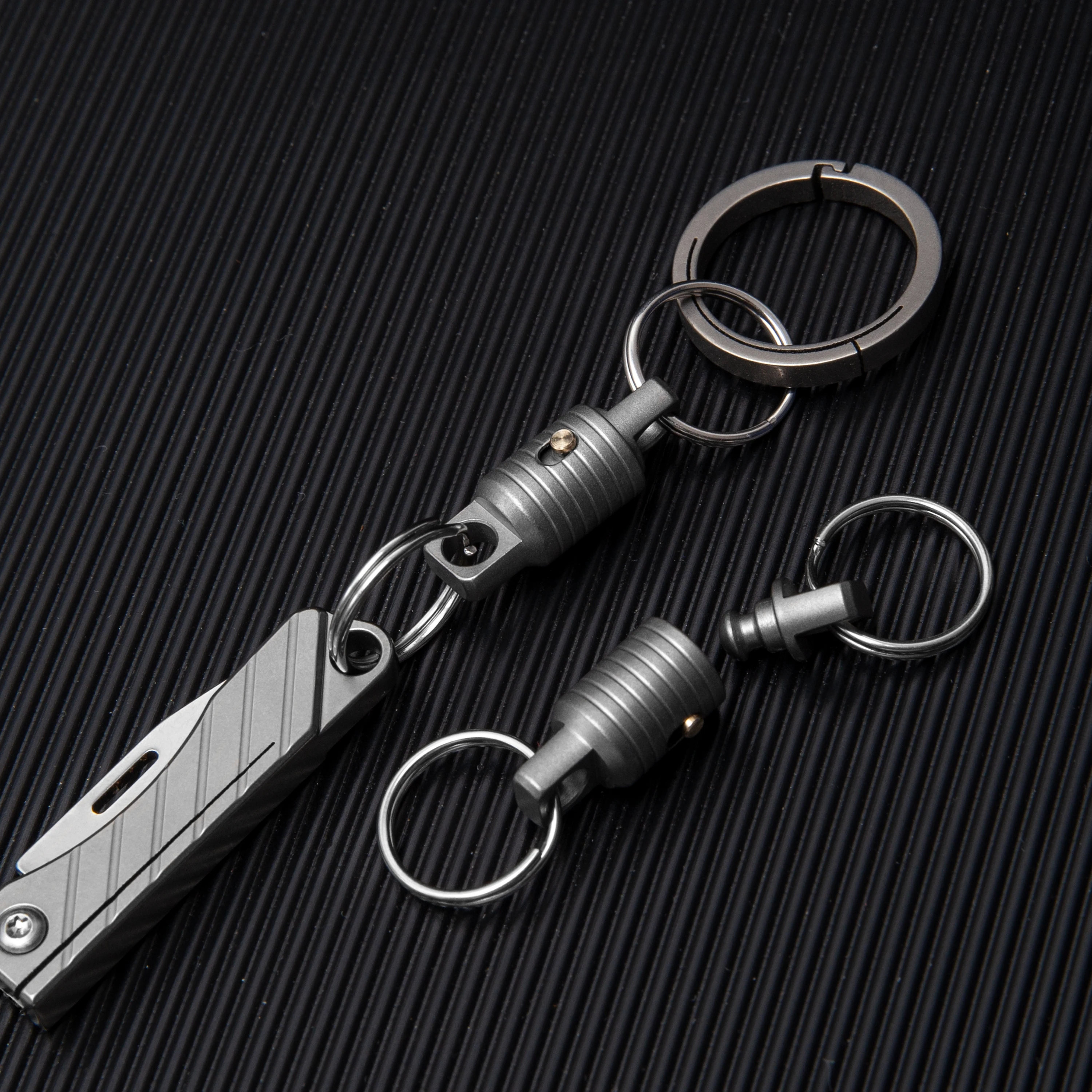 Titanium Alloy Quick Disassembly Keychain Outdoor Accessories Key Pendant Car Lock Portable Outdoor Edc Tool