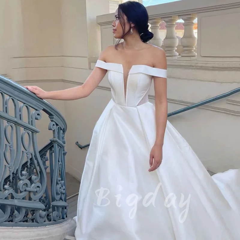 Elegant V-Neck Wedding Dresses Women Open Back Off The Shoulder Satin Bridal Ball Gown Sweep Train Vestidos De Noiva Customized