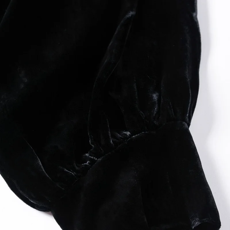 Birdtree, bluzka z aksamitu jedwabnego morwy 100%, damska miękka bluzka z okrągłym dekoltem i rękawami typu lampion, zapinana na guziki, czarna koszula na jesień 2025, T5D122JF