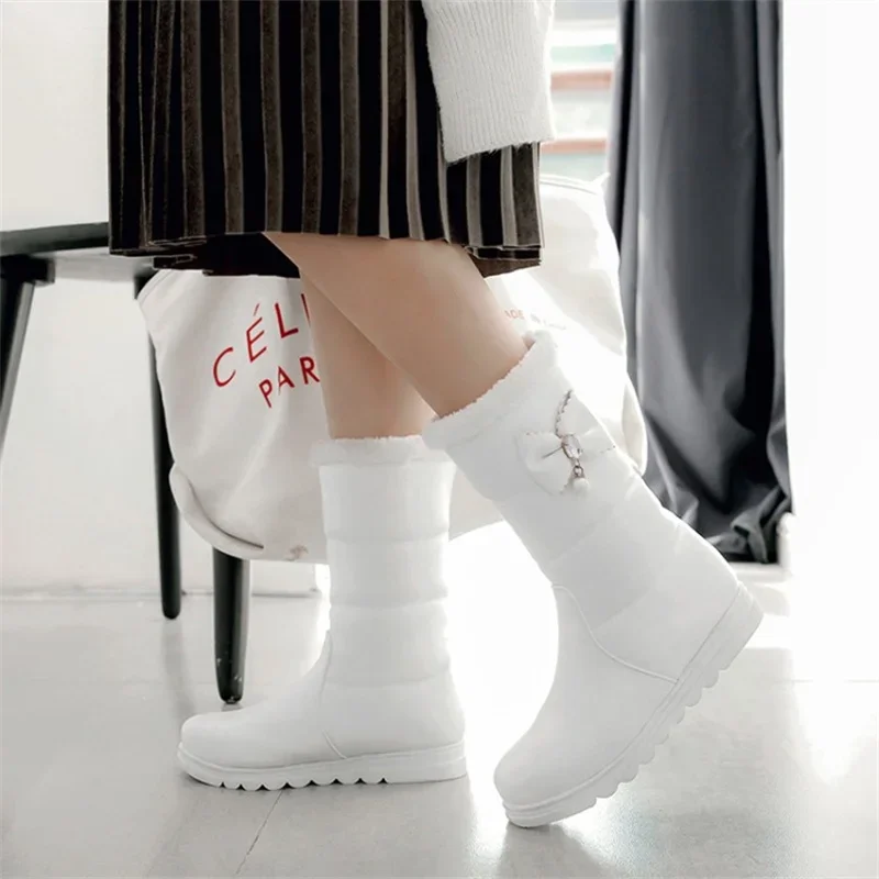 

YQBTDL 2025 непромокаемые зимние женские ботинки до середины икры, милая женская обувь из искусственного меха, теплая плюшевая обувь на платформе с бантом для вечеринок, зимняя обувь