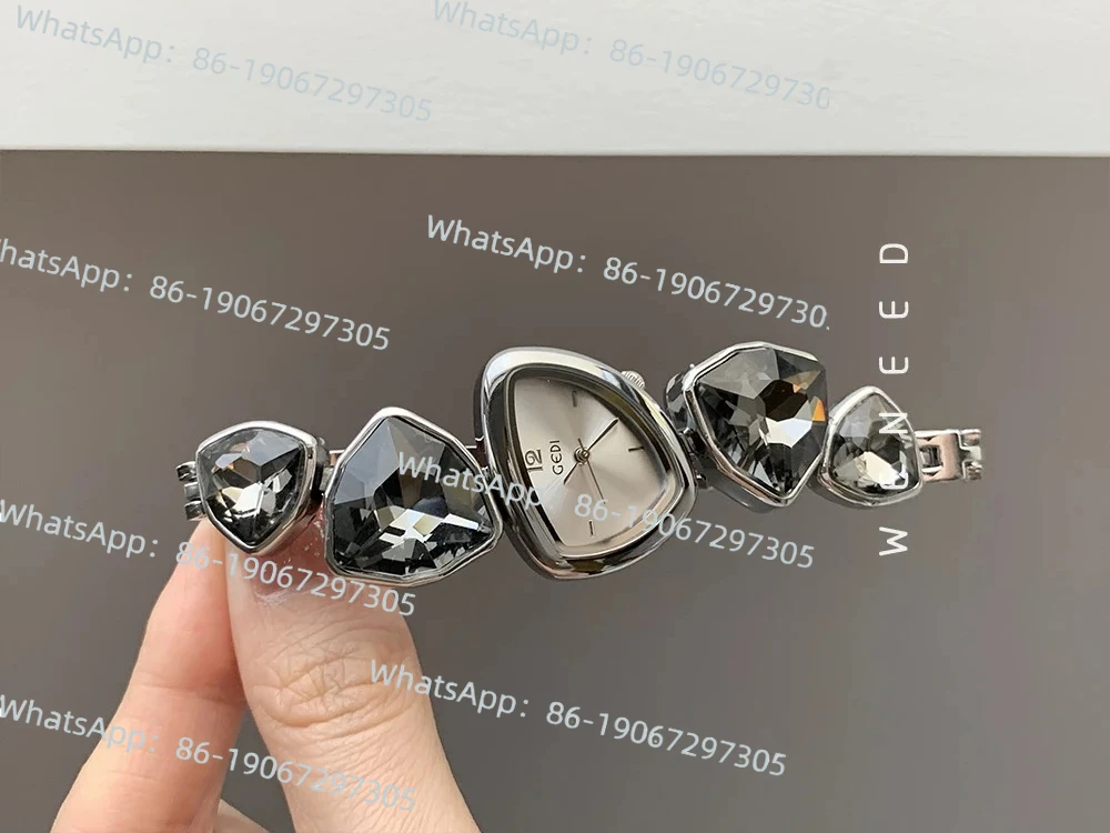 

Синий кристалл с нерегулярным циферблатом, легкий роскошный нишевый браслет, кварцевые женские часы премиум-класса