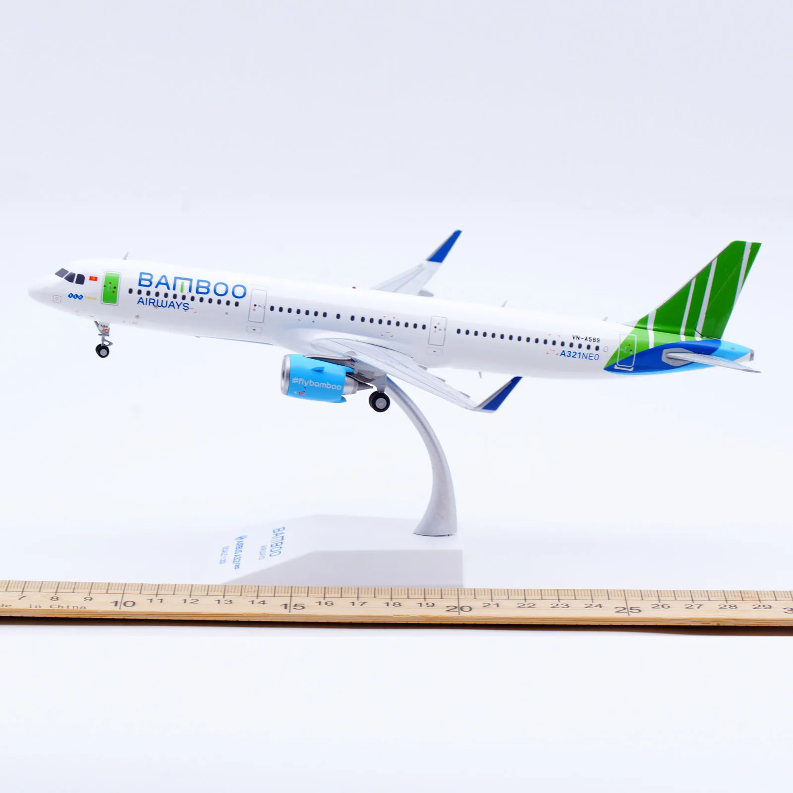 XX2307 Alloy Collectible Plane Gift JC Wings 1:200 Bamboo Airways Airbus A321neo Diecast Aircraft Jet Model VN-A589 With Stand