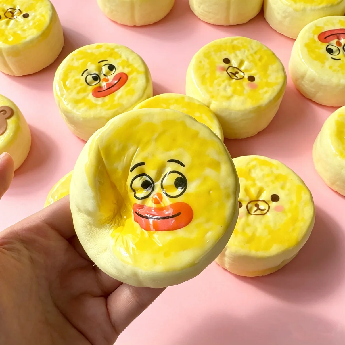 Cartoon Face Round Bread Slow Rebound PU Squeeze Gadget Realistic Bakery Model Stress Relief Accessory Funny Prank Prop Hand