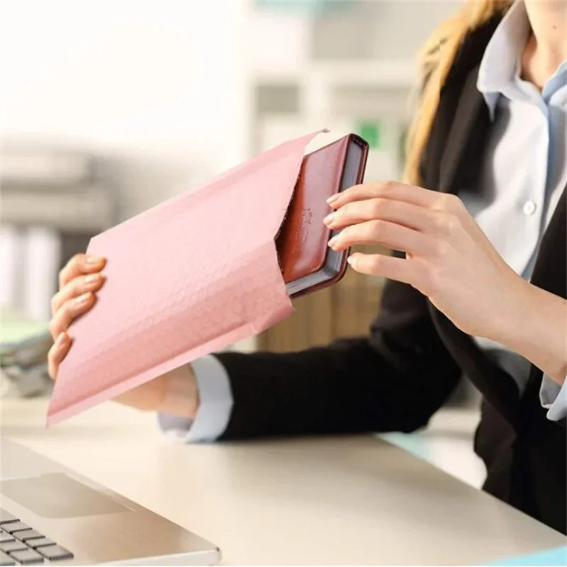 10PCS/Lot Kraft Paper Bubble Envelopes Bags Pink Shipping Mailing Jewelry Courier Packaging Mailer Padded Waterproof Garment
