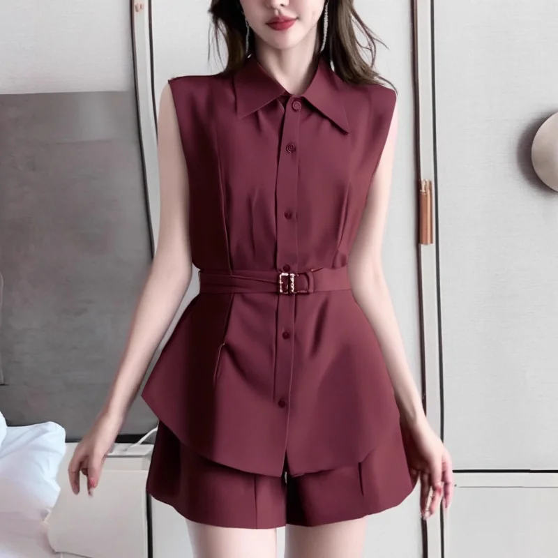 

Узкие офисные женские комплекты из 2 предметов, винно-красная блузка без рукавов с воротником-поло, рубашка и короткие брюки, пояс, летняя элегантная мода