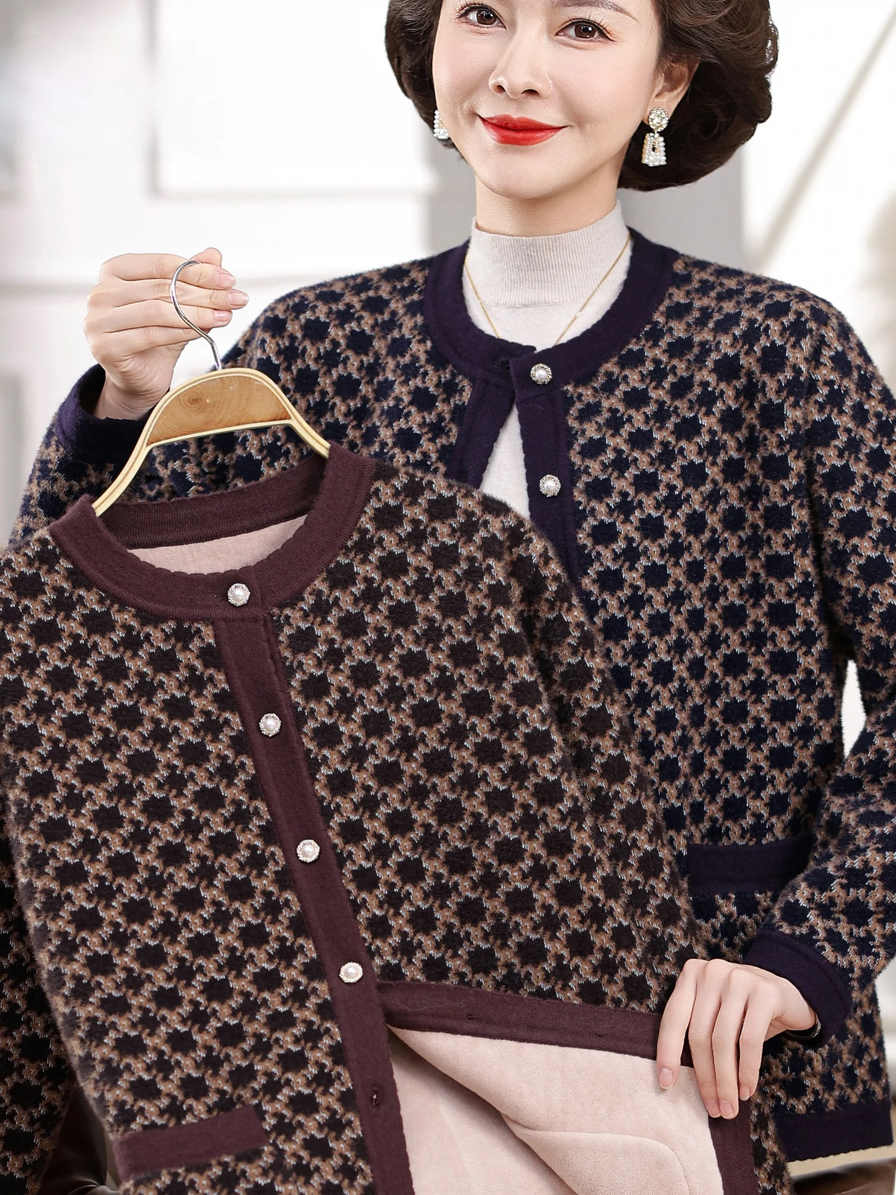 

Faionable Thiened Knitted Cardigan Sweater for Middle-Aged And ly Women Autumn Winter New Sle Mommy Sle Warmth O...