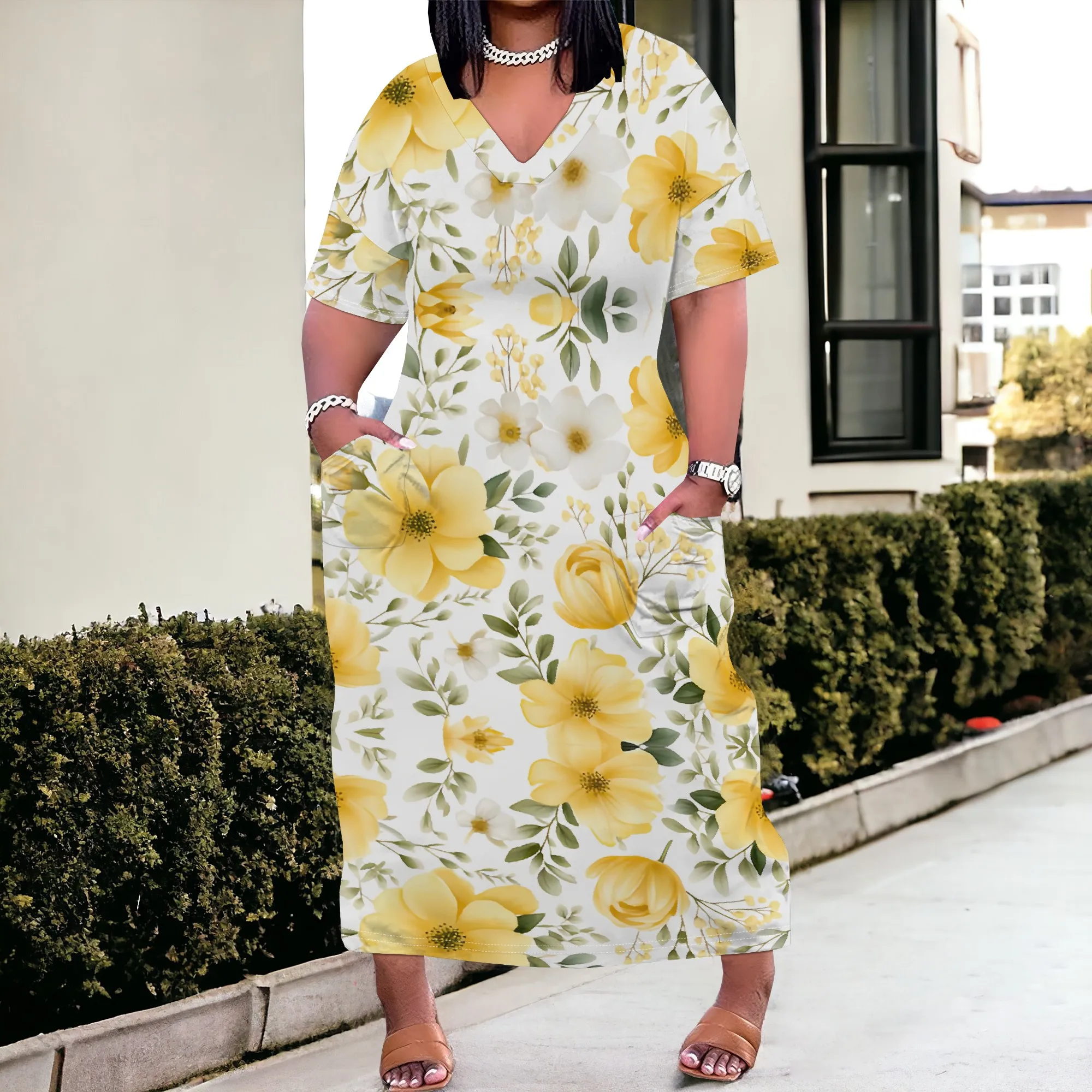 

Yellow Floral Plus Size Maxi Dress XL-6XL – White Base V-Neck Summer Look for Garden Party or Brunch 2025
