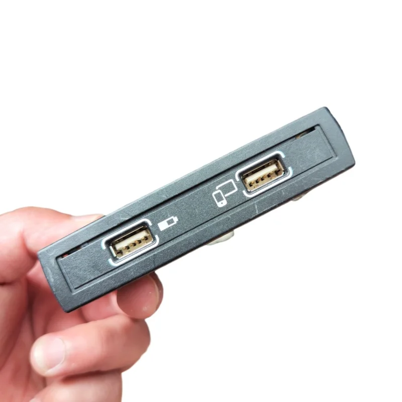 

USB-зарядное устройство Carplay для Benz A180 A200 B180 B200 GLA CLA GLE GLS 1728202100, абсолютно новое авто