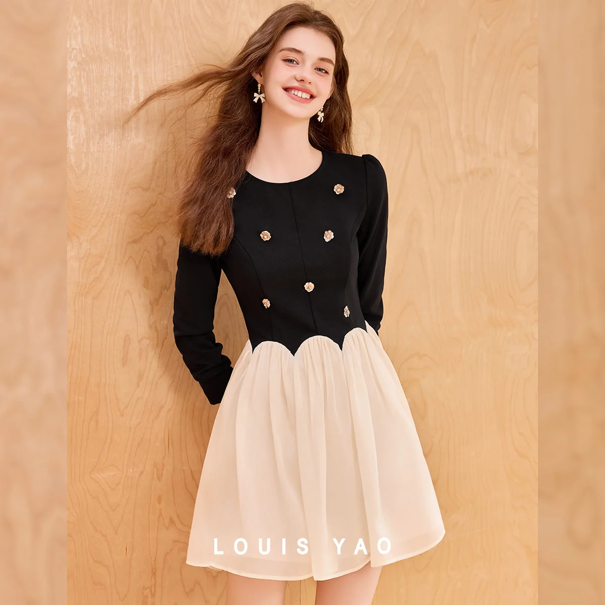 

LOUIS YAO Elegant Color Contrasting Splicing Long Sleeve Dress 2025 Autumn Micro Elastic Round Neck Mid length Women's Dress