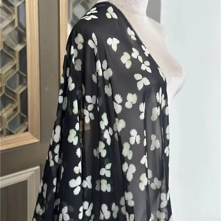 

1 метр, 100% шелк шелковицы, 12 мам, тонкая шелковая ткань из жоржета, черная, с цветочным принтом, 135 см, ширина 53 дюйма, по дворам, JN236