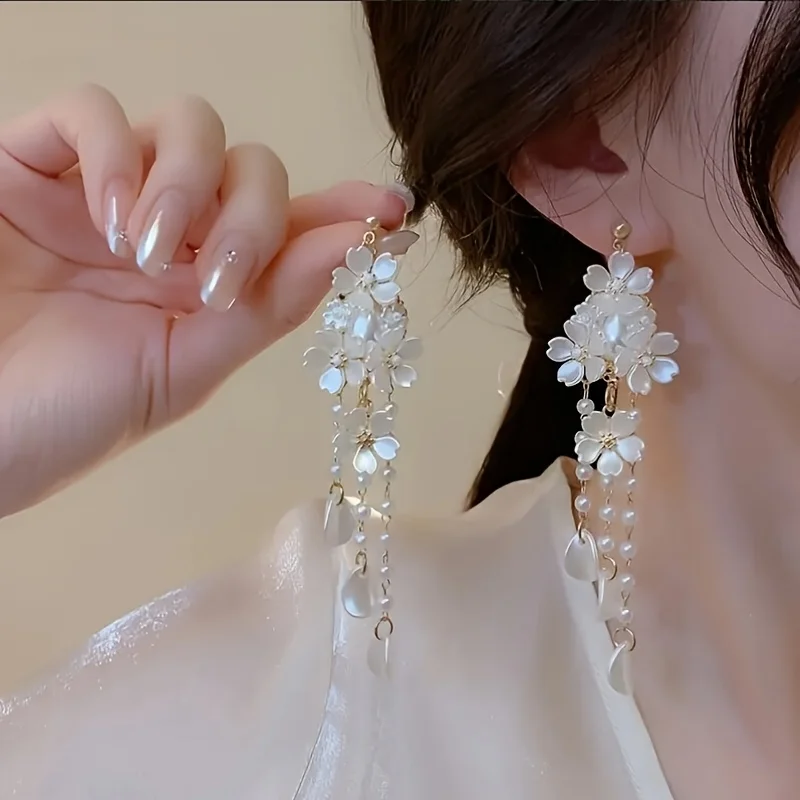 Elegant French-Style Floral Tassel Earrings, Unique Metal Earrings, Perfect for Valentine's Day and Carnival Celebrations, Ideal Gift for Daughter, Cute Earrings
