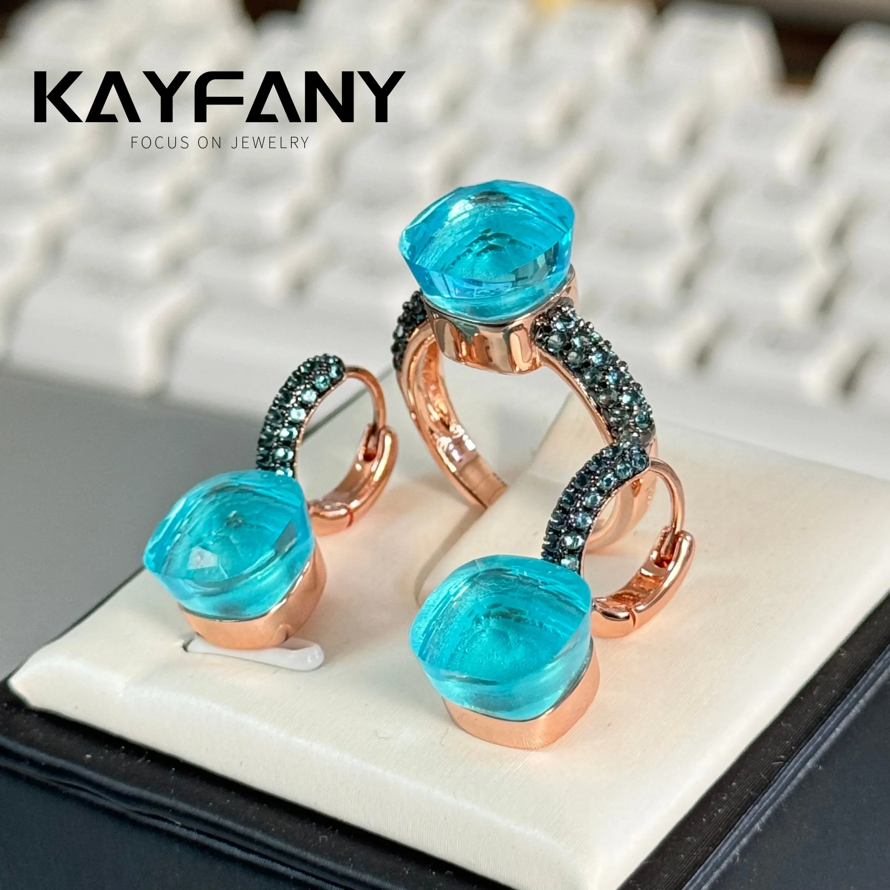 

KayfanyОфициальный 2 шт./10,6 мм классические серьги-кольца, комплект ювелирных изделий, инкрустация синим цирконом с пистолетом, черный кристалл с покрытием, синий подарок на Хэллоуин