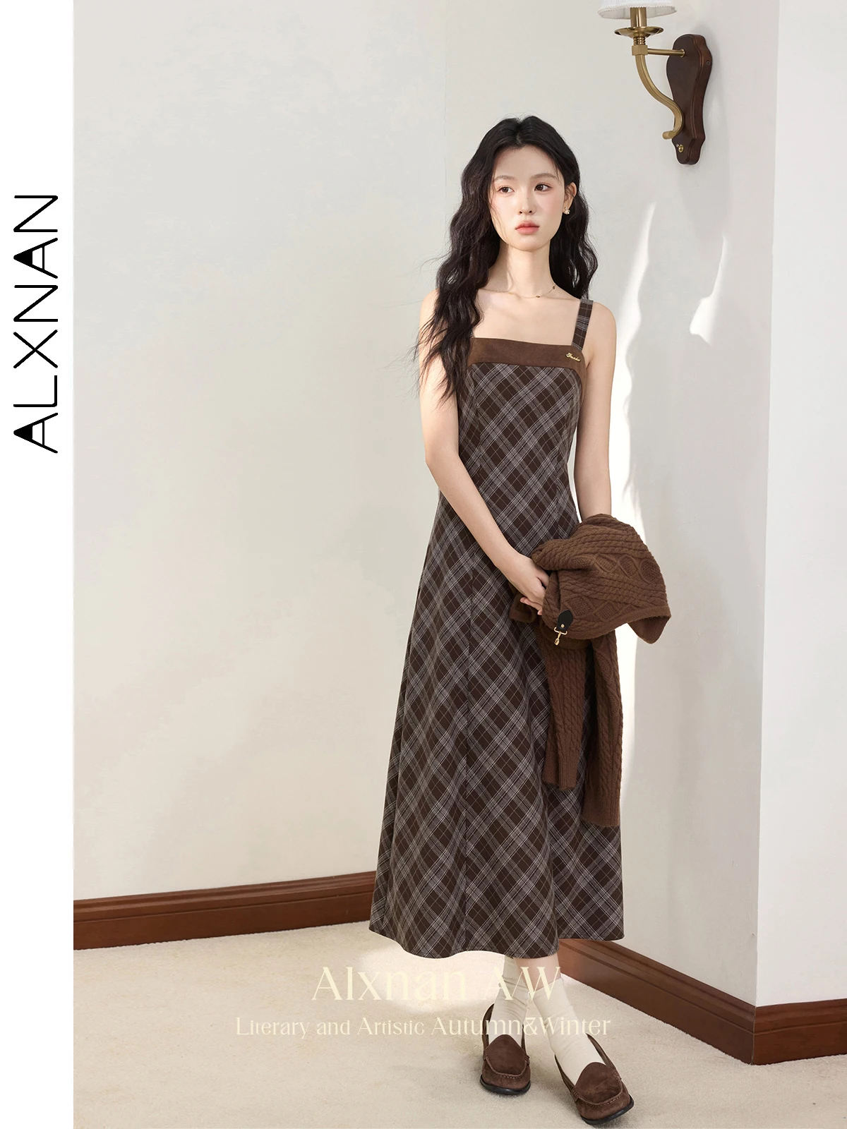 ALXNAN Women's Plaid Camisole Dresses 2024 Fall Metal Letter Tag Square Neck Wide Shoulder Strap Clothes Sold Separately L51523