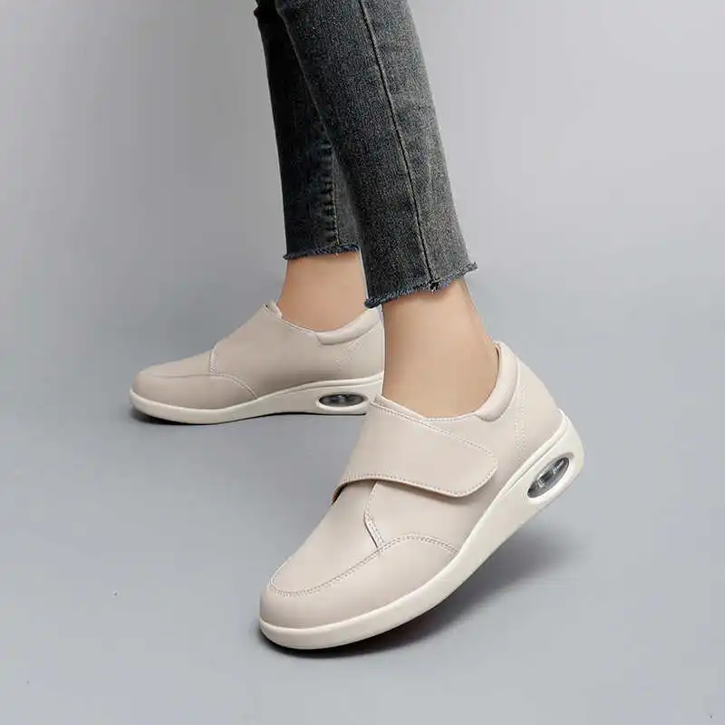 

Lace-free Black Slippers For Men And Women Big Size Golf Shoes 46 Size Sandals Sneakers Sport Tens Models Fitness School