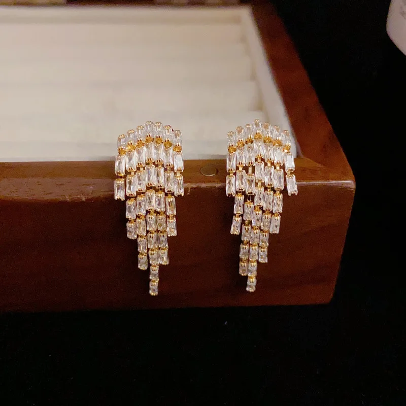 

Korean Fashion Luxury Long Tassel Earrings Women's Glittering Zircon Elegant Drop Earrings Trendy Personality Versatile Jewelry