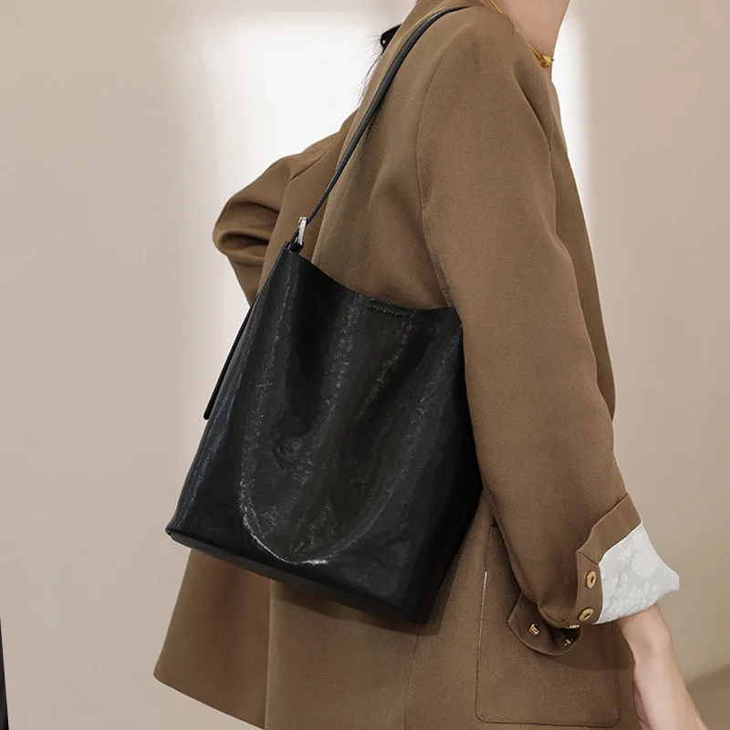 

Vegetable Tanned Cowhide Bucket Bag Women's New Genuine Leather Women's Bags Fashion Retro Crossbody Bag Commuter Shoulder Bag