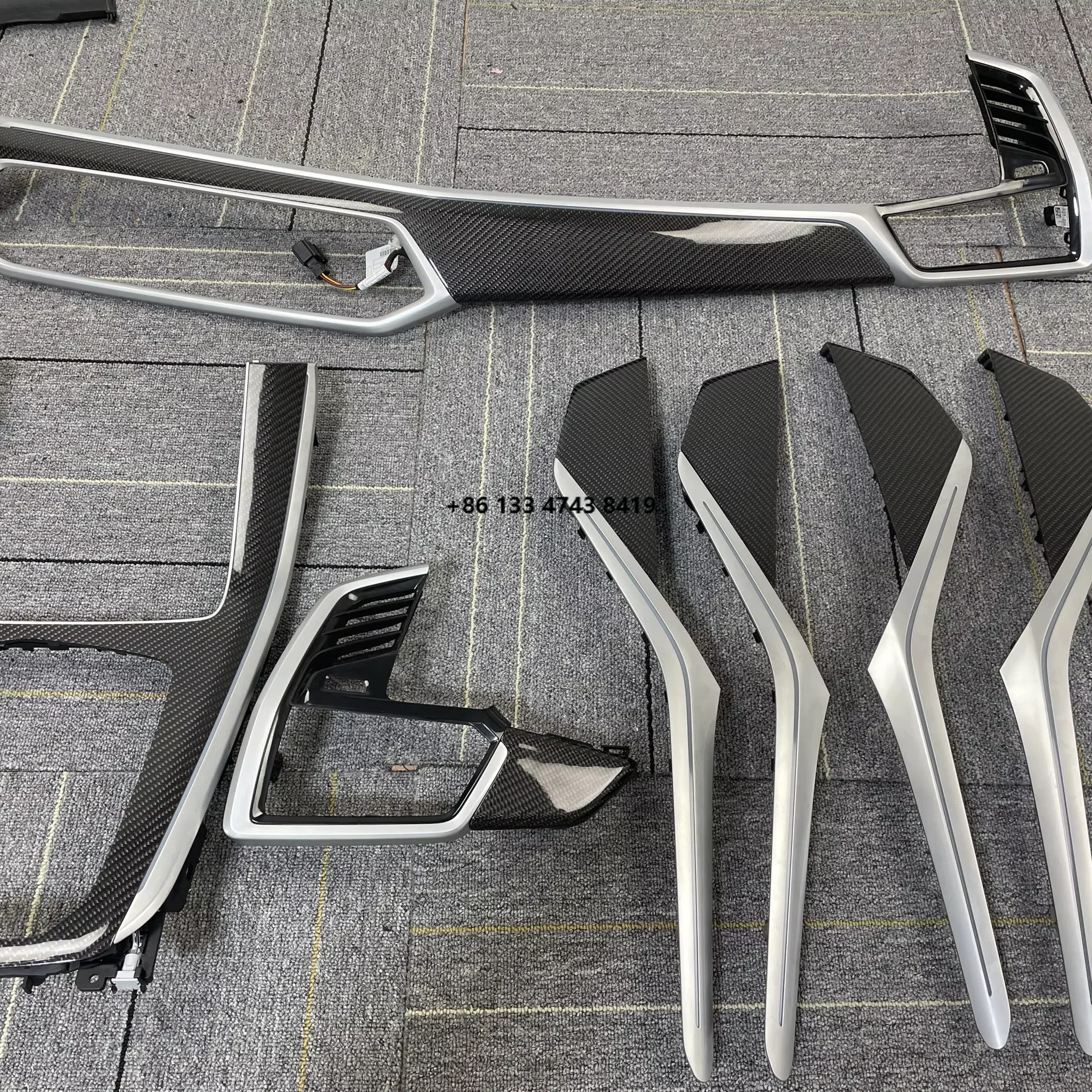 

Suitable for the new X5 G05 G18 real carbon fiber interior central control instrument door panel replacement