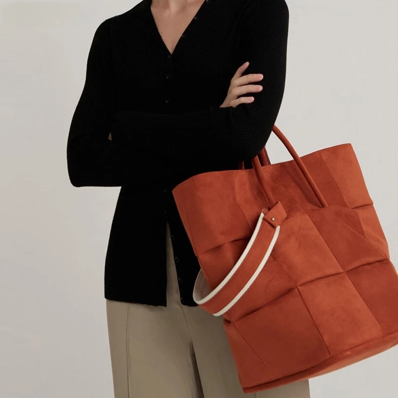 Designermarke, große Kapazität, neue Eimertasche aus mattiertem Flanell mit breitem Schultergurt, Schachbrettmuster, karierte Hand-Umhängetasche