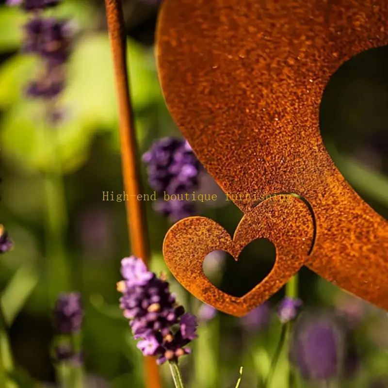 L9NB Hollowed Heart Iron Garden Stake with Rusted Finish Decors for Flower Bed, Lawn