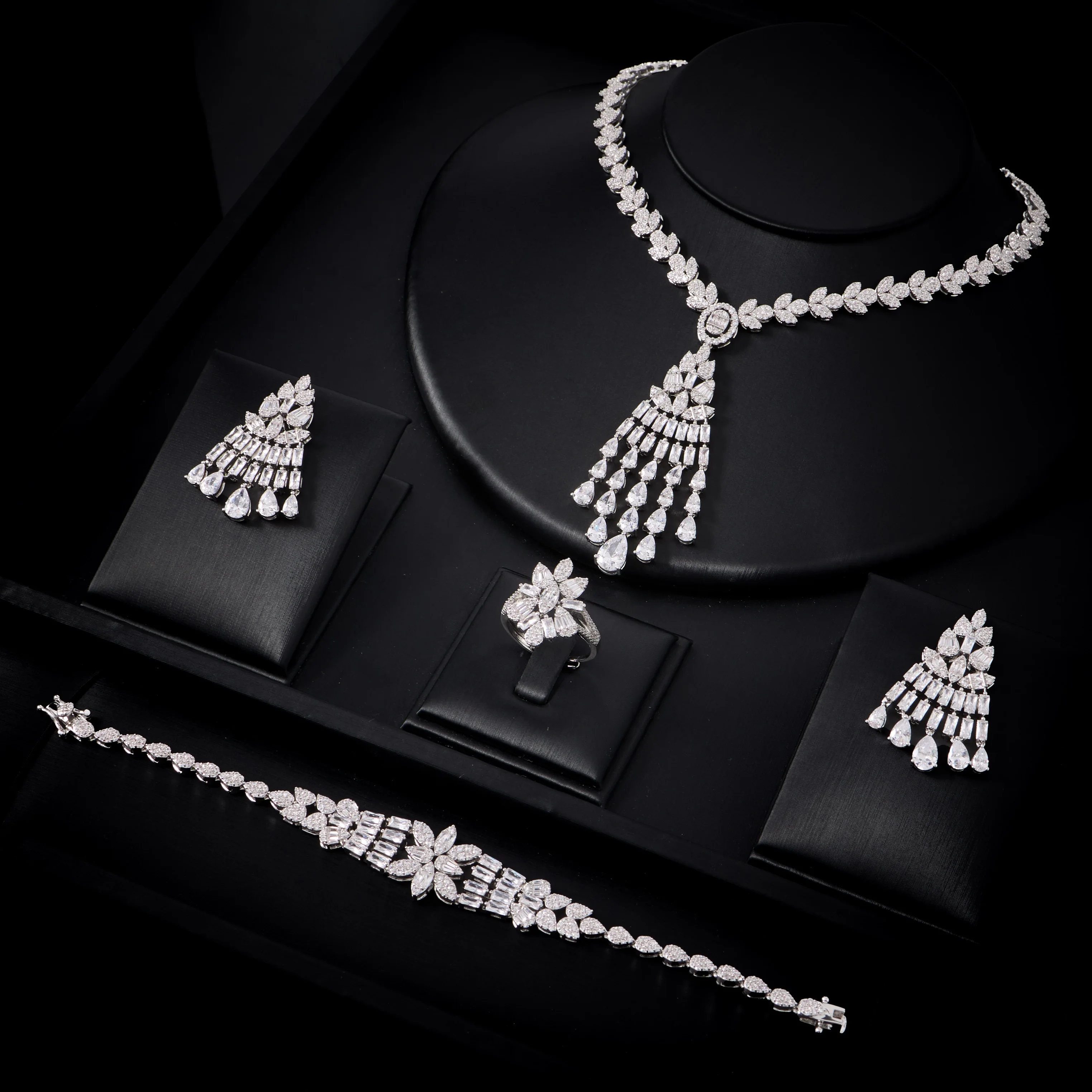 IN JEWELIFE 00140 Trendy Women's Cubic Zirconia Necklace Set Fashion Jewelry for Dubai Saudi Parties Engagement