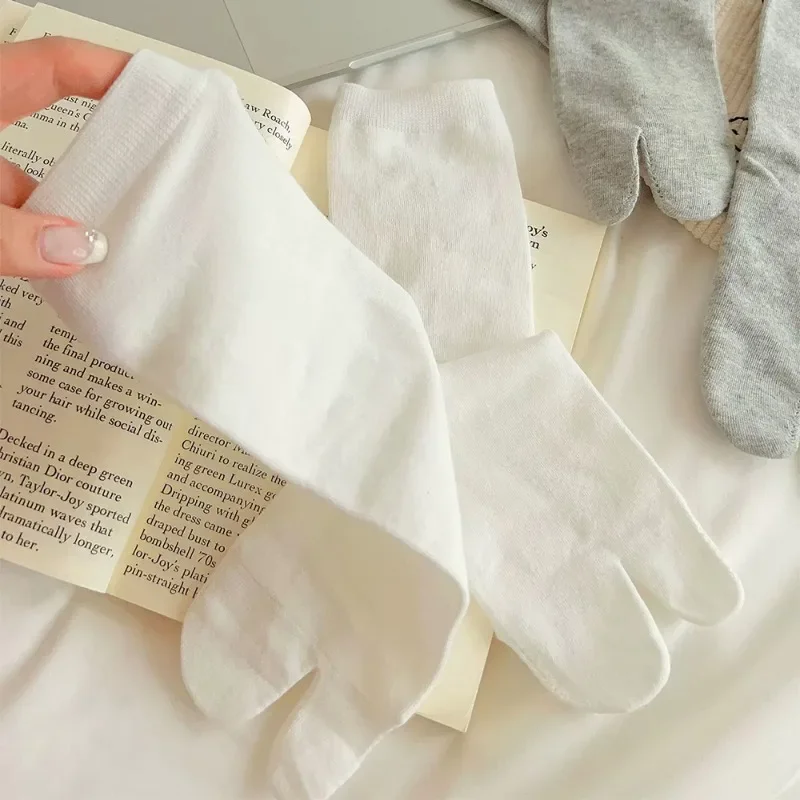 Solid Color Split Toe Socks Winter Women Girls Y2K Lolita Simple In Tube Socks Soft Comfortable Two-Toed Socks Fashion Accessory