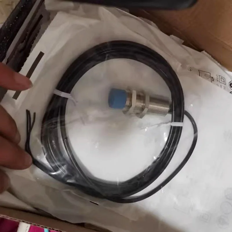 IME18-12NNSZW2S مستشعر مفتاح القرب المريض الأصلي الجديد، كمية كبيرة في المخزون، مرحبا بكم في التشاور