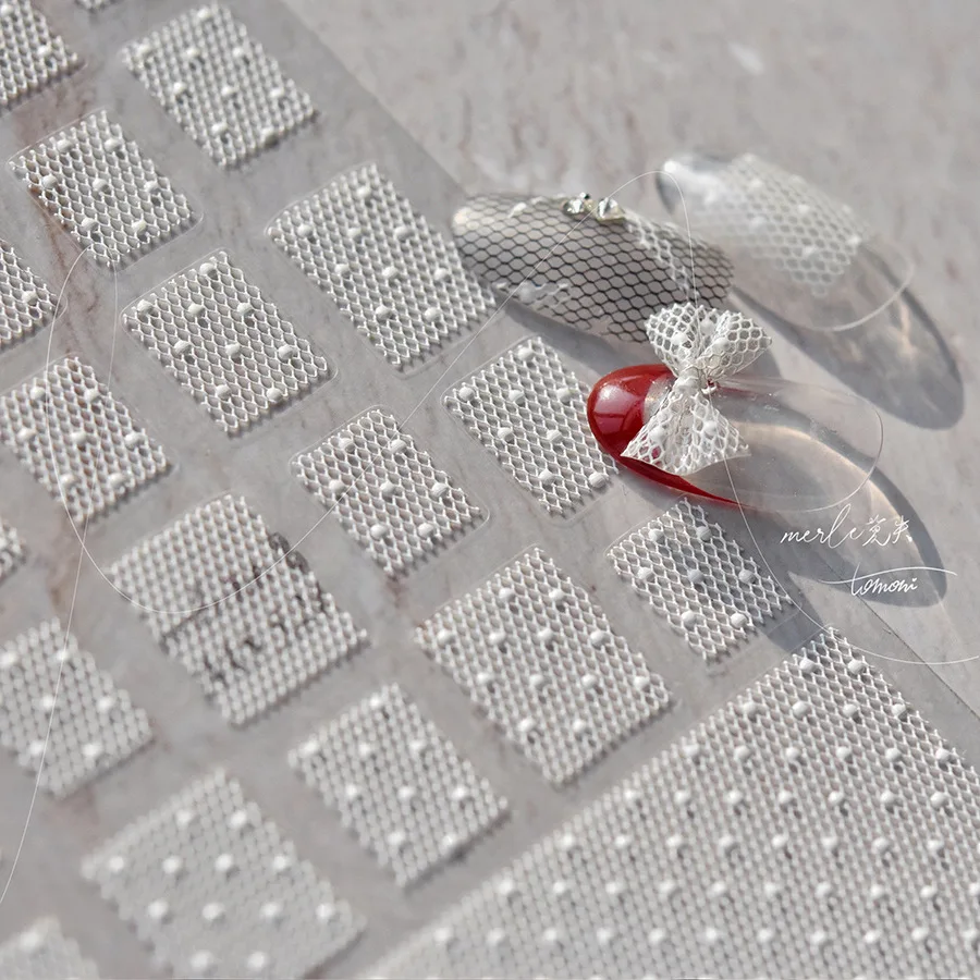 매력적인 레이스 장미 꽃 흰색 꽃잎 패브릭 아트 gird 진주 펜던트 불규칙한 패턴 5D 네일 아트 스티커 웨딩 매니큐어 데칼