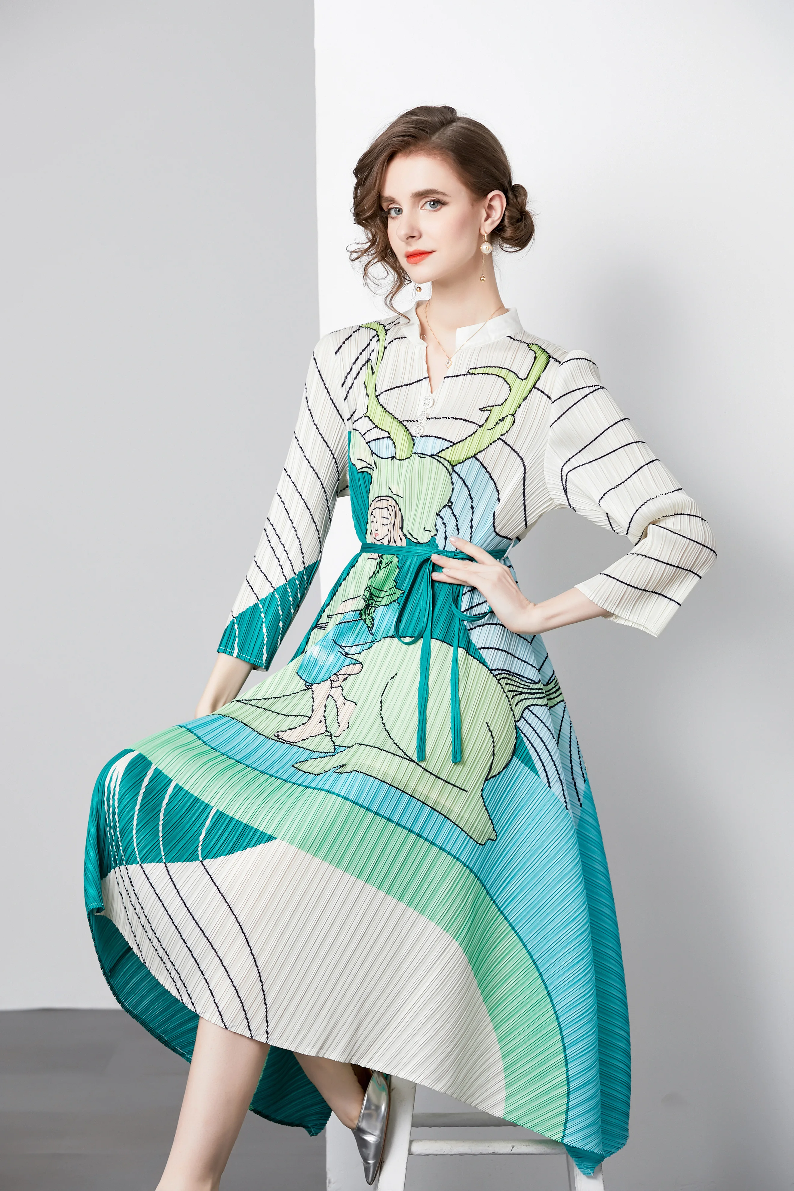 

Miyake Pleated New Shiny Fabric Spring and Autumn V-neck Long-sleeved Rope Waist Slimming Stand-up Collar Dress OL Style Color