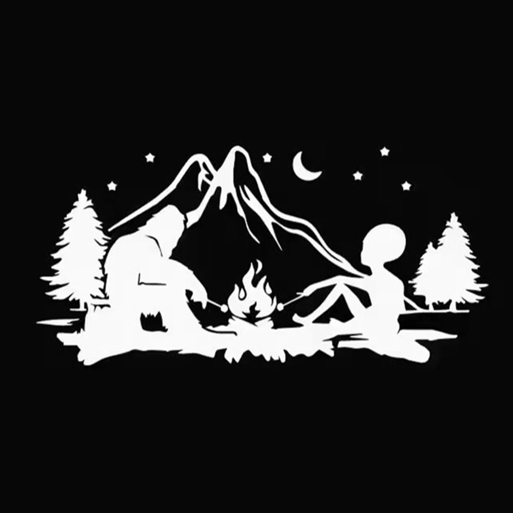 エイリアンとビッグフットのキャンプファイヤービニールデカール、RVキャンピングカーバン用の楽しいアウトドアアドベンチャーステッカー、防水で取り外し可能な車の窓の装飾