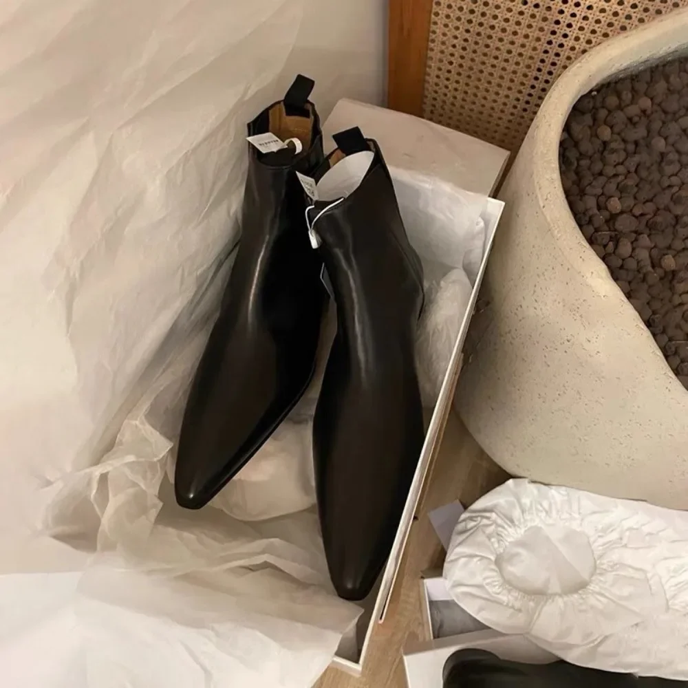 Retro Short Boots Women\'s Autumn/Winter Genuine Leather Pointed Chelsea Boots Womens Flat Bare shoes for Women Thin shoes Women