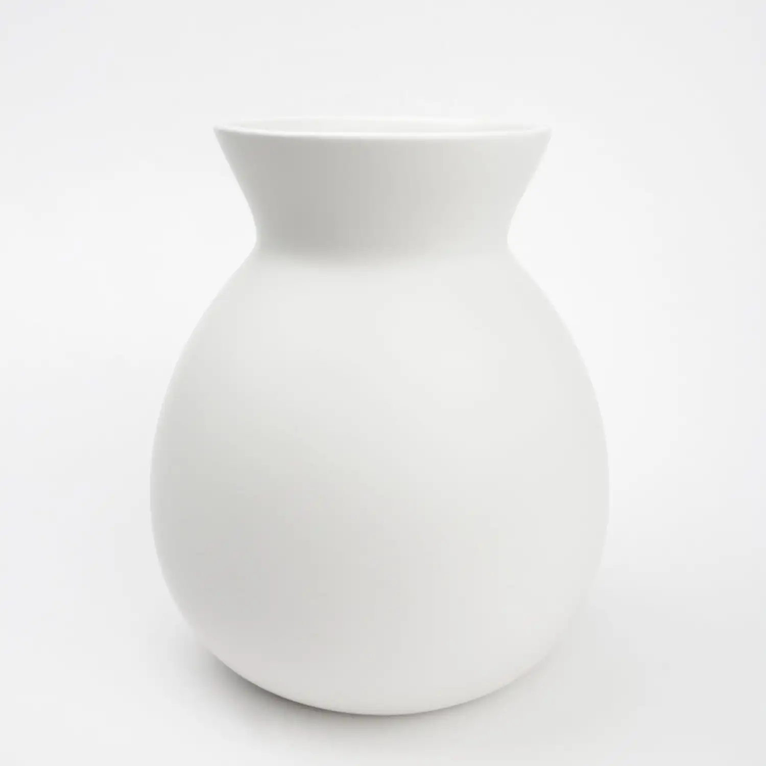 Vaso in ceramica con finitura bianca solida da 6,75 pollici x 8 pollici