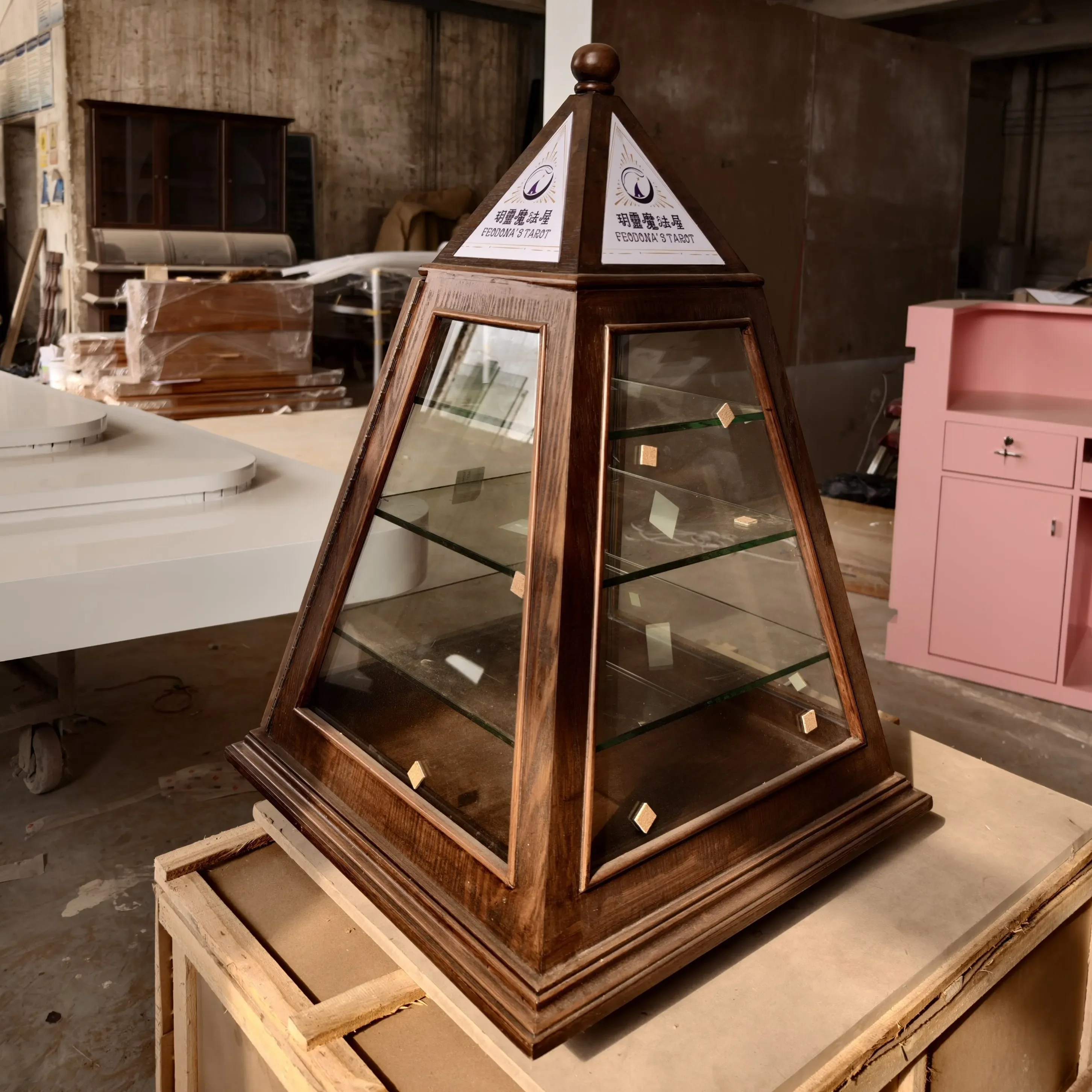 Second-hand jewelry display cabinets jade porcelain glass display cabinets American French lighted tower