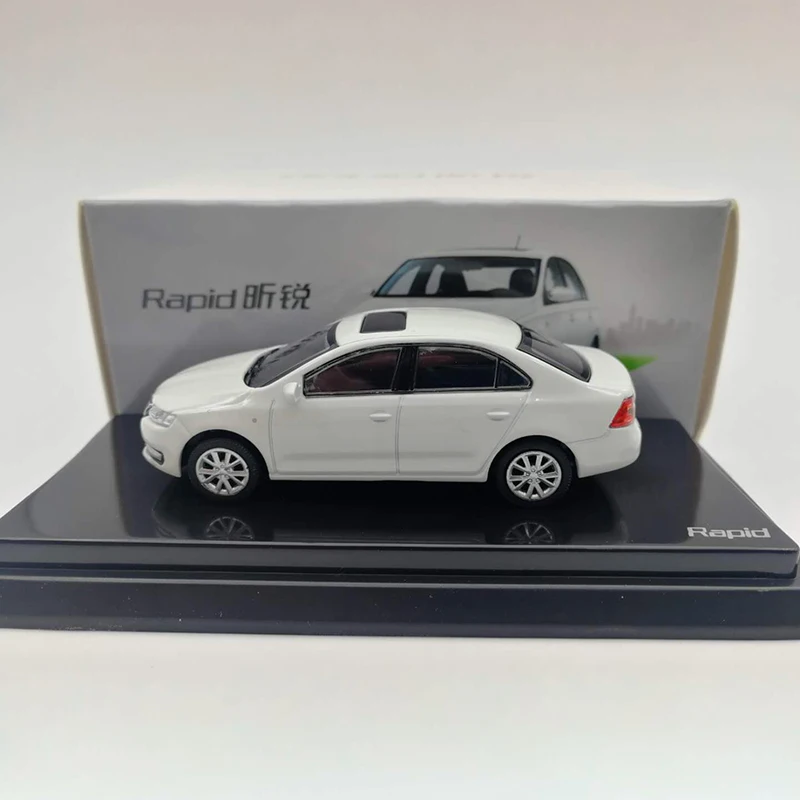 Diecast 1:64 scala Skoda Rapid Alloy Car Model Toys Souvenir da collezione