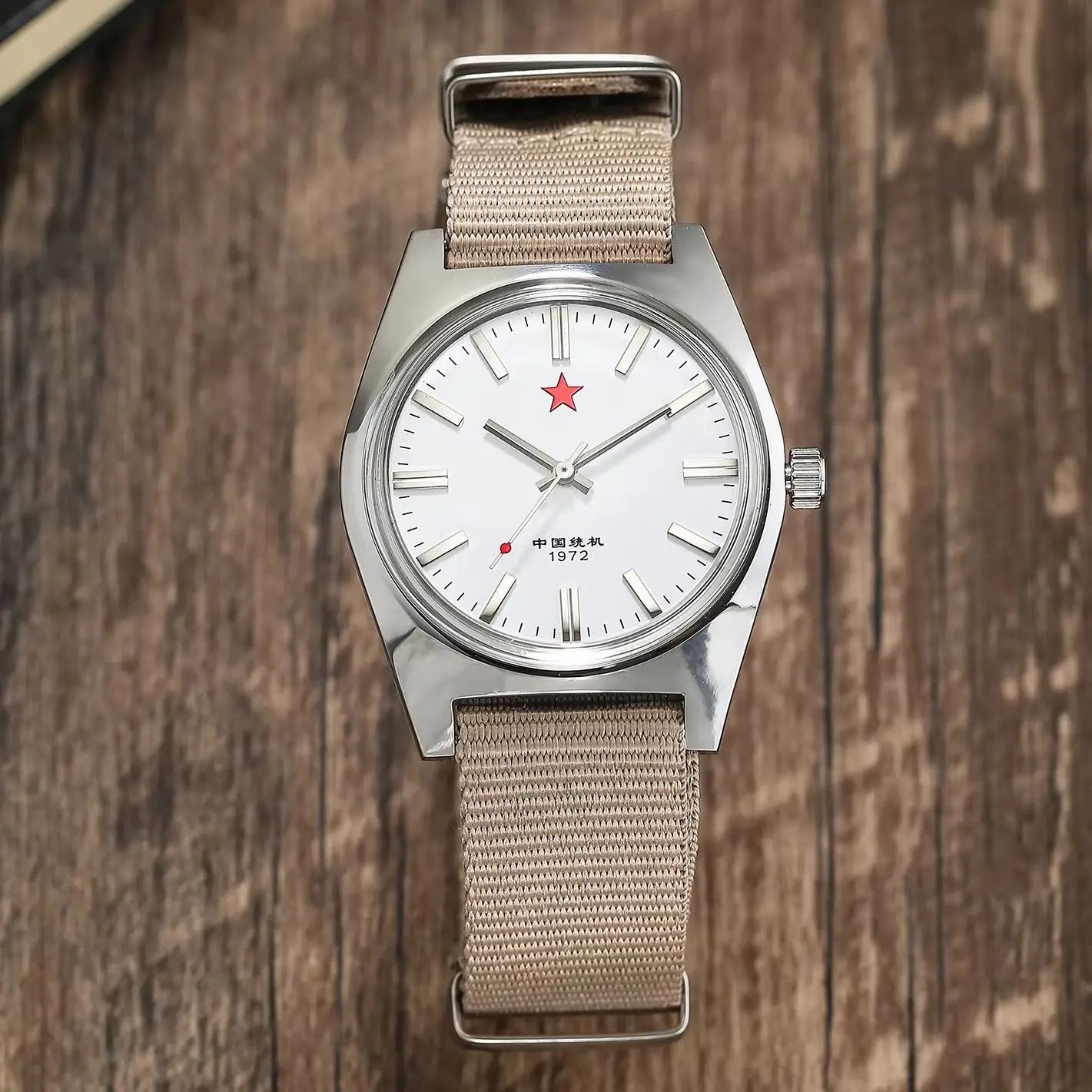 

Men’s Hand-Wind Mechanical Watch 7120 Waterproof Bauhaus Design Watch for Men Wholesale