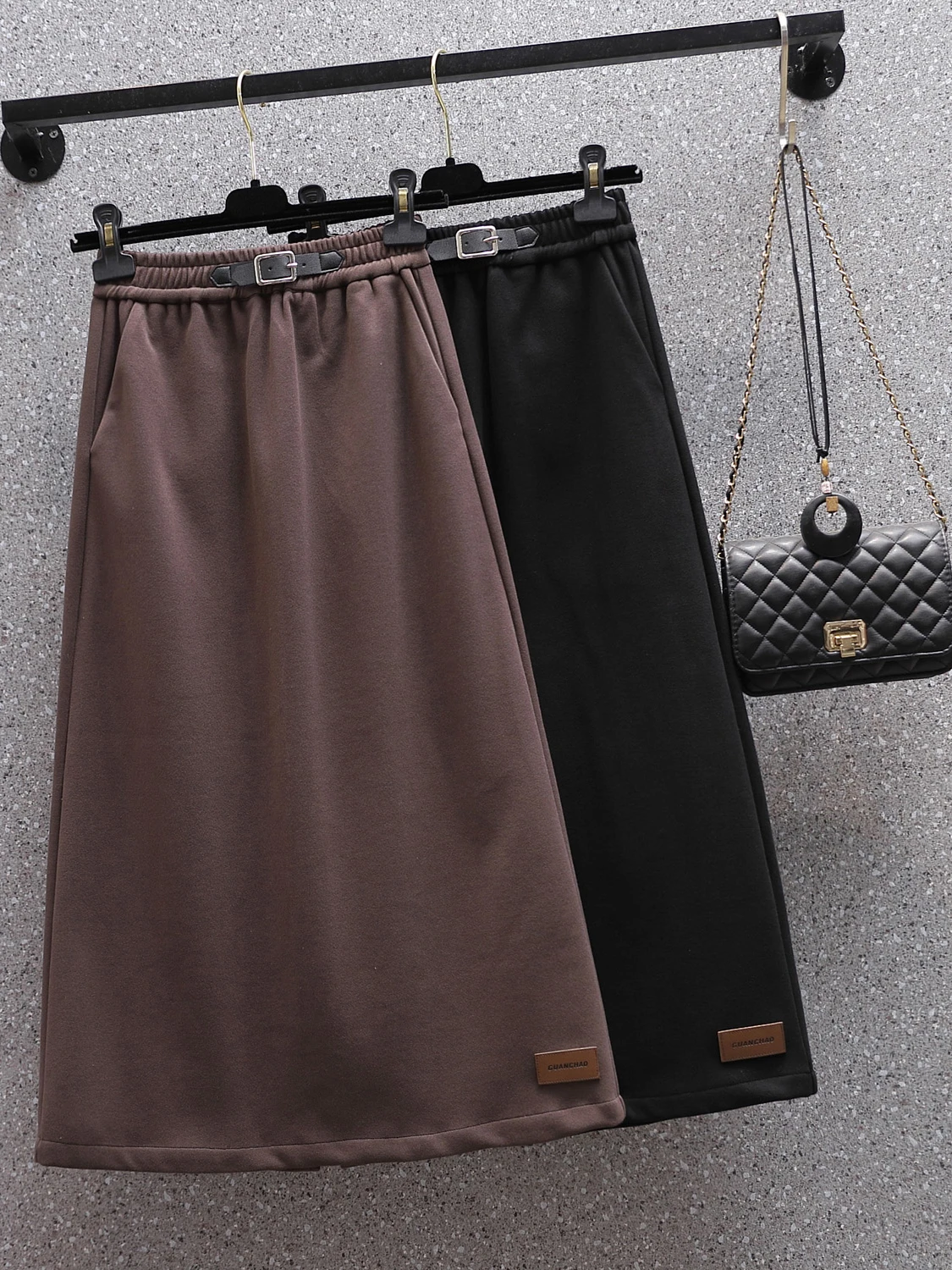 تنورة شتوية أصلية من الصوف بطبقة أساسية فضفاضة للتنحيف وتصميم طويل وغطاء للبطن ومطرز بخصر متوسط