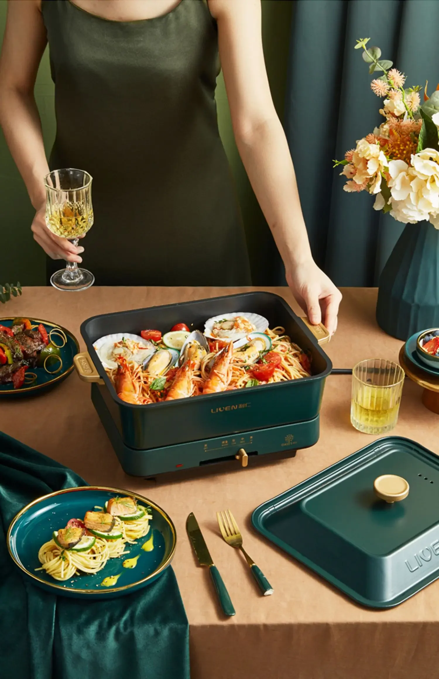 220V Household Multifunctional Electric Skillet with Steam Cooking, Frying, and Grilling Functions - Electric Steam Pot