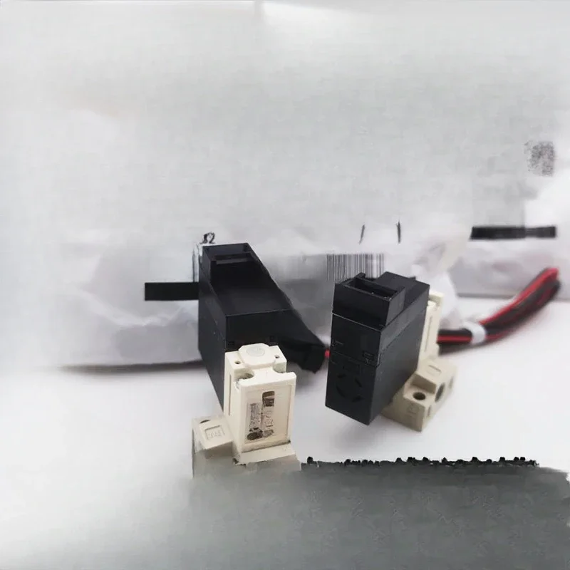 Factory OutletElectromagnetic Valve 10- VQ110-5L VQ110U-5L VQ110-5M/5G/5LO/5L0B-M5-X46