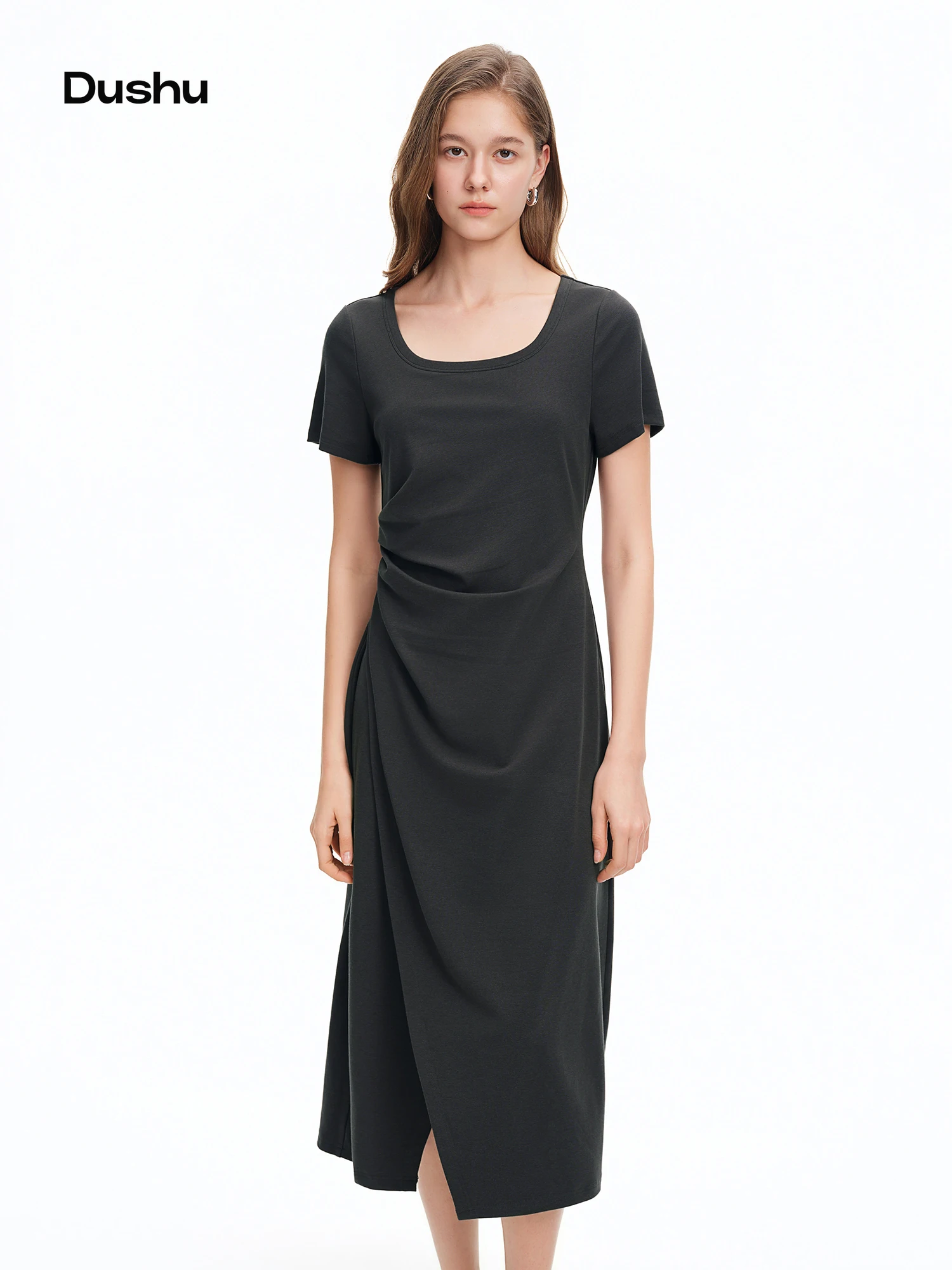 

DUSHU 2026 Summer Women's Pleated Waist Side Slit Midi Dress Asymmetrical Cut Black Fitted Dress Soft Elegant Modern Minimalist