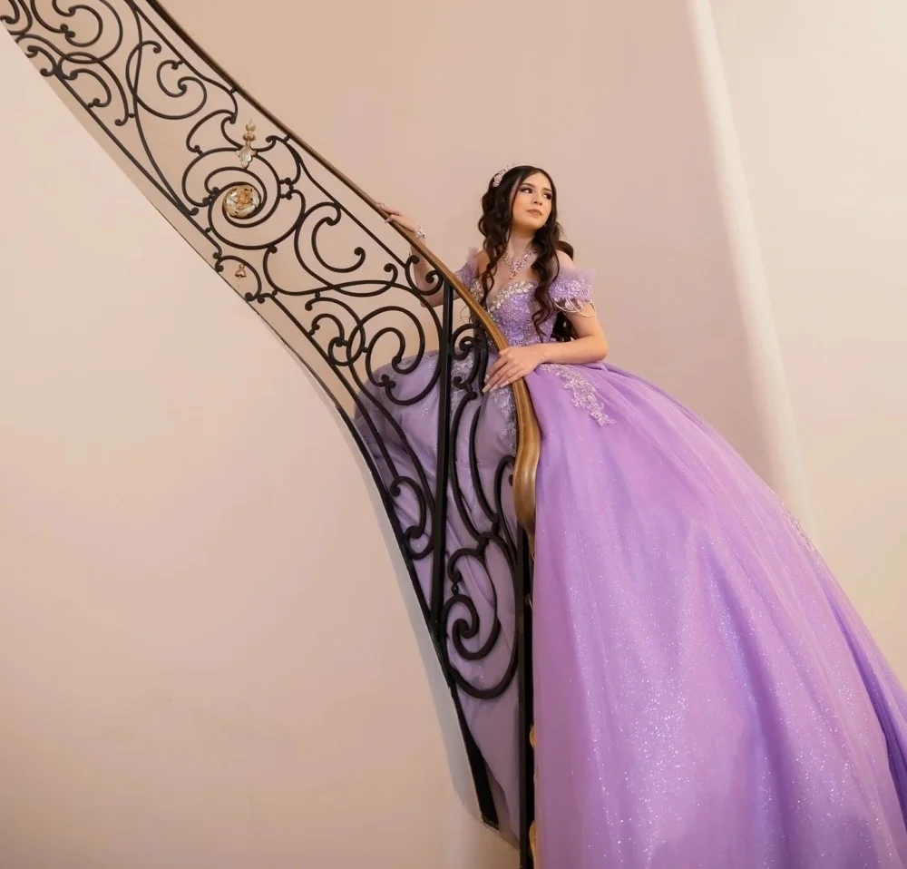 Abiti Quinceanera lilla Abito da ballo con spalle scoperte Applicazioni di perline Abiti messicani dolci 16 15 Anos personalizzati