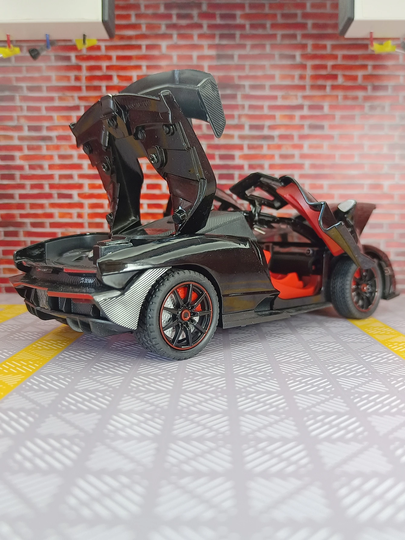 1:24 simulación McLaren Senna puertas de modelo de coche de aleación y capó de motor, el maletero se puede abrir detalles ricos, mano de obra fina