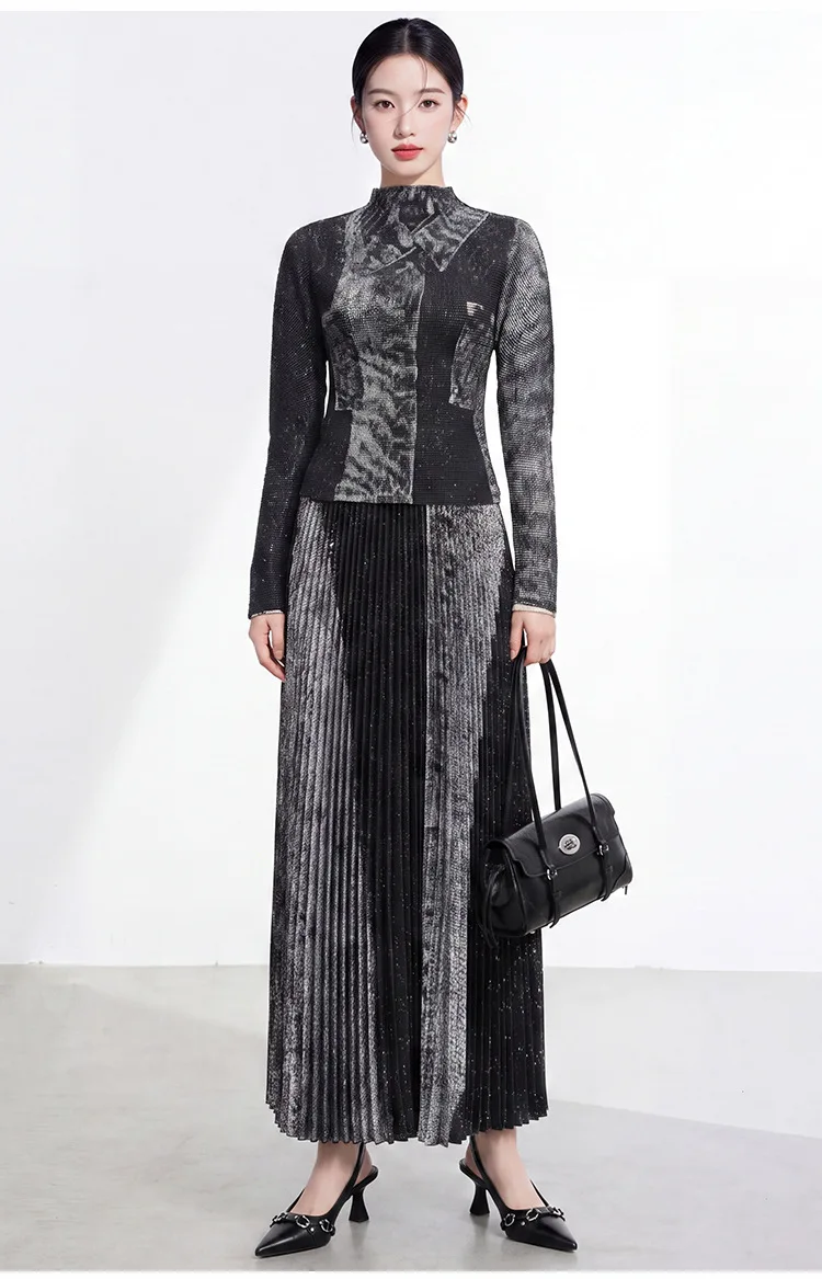 Women's complete outfit: slim-fitting, stretchy, long-sleeved T-shirt, base layer, loose pleated skirt, Miyake set