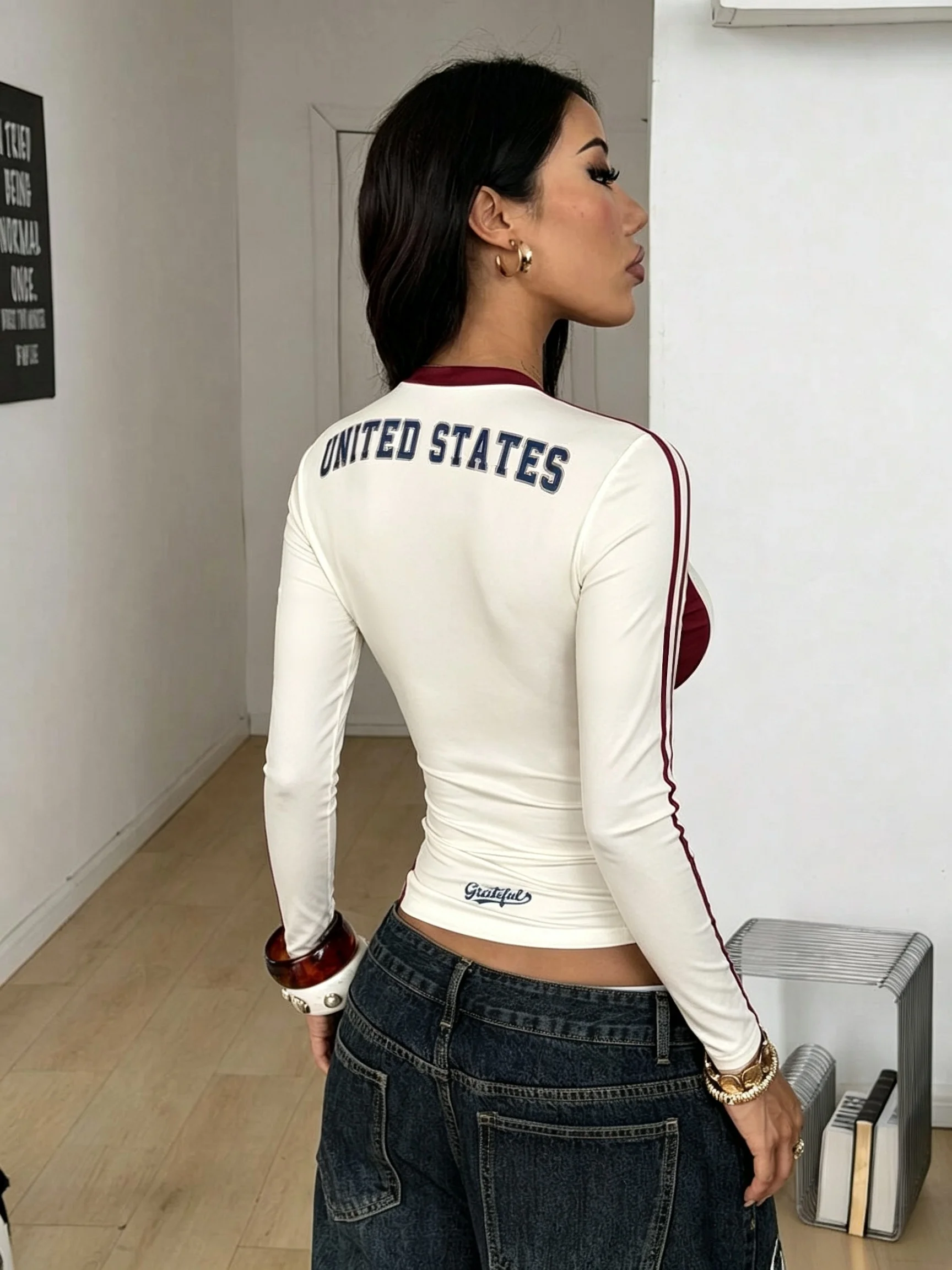 2026 Neues Damen-Y2K-Streetwear-Bustier-T-Shirt, Retro-Zweifarbiges Rennuniform-Design, Abzeichen-Druck mit Buchstaben, Freizeithemd – Detail 9
