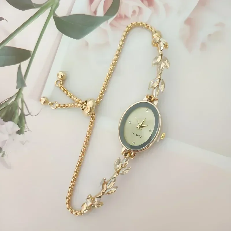 New Elegant Women's Watch with Clover Inlaid for Women's Watch Oval Fashion Quartz Watch Bracelet Clock